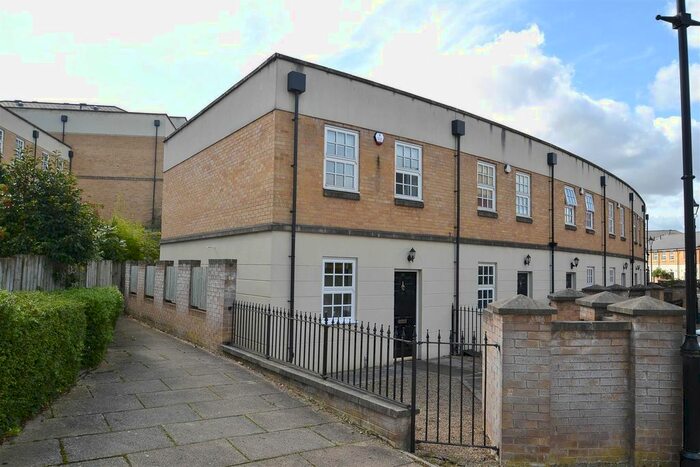 2 Bedroom Town House To Rent In Bishopfields Drive, York, YO26