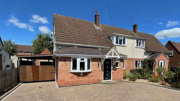 3 Bedroom Semi-Detached House To Rent In Waverley Gardens, Stamford, Lincolnshire, PE9
