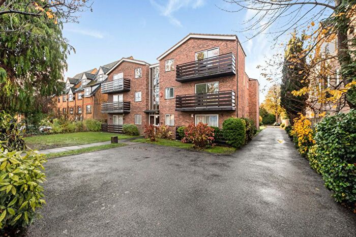 2 Bedroom Flat For Sale In Albemarle Road, Beckenham, BR3