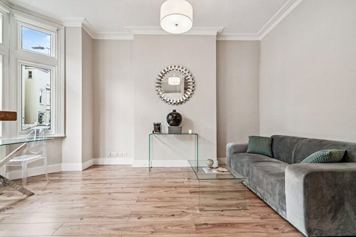 1 Bedroom Flat To Rent In Whittingstall Road, Parsons Green, SW6