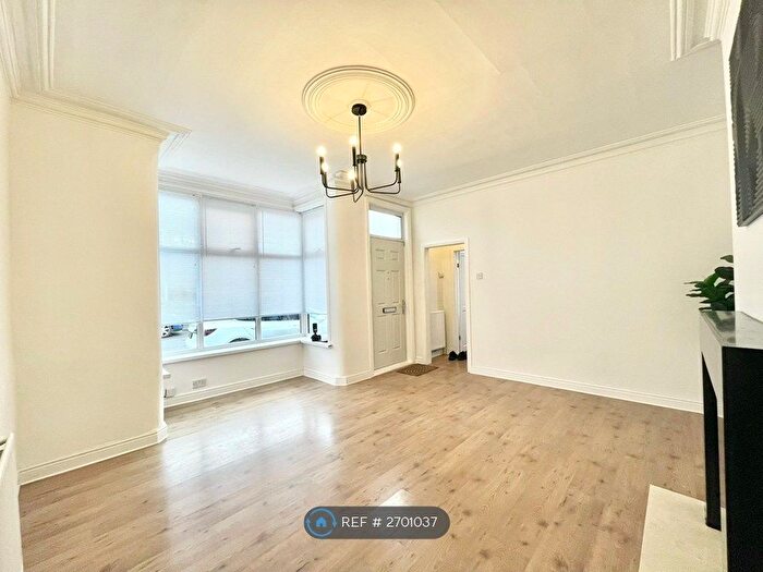 3 Bedroom End Terrace House To Rent In Plus An Extra Room, Leeds, LS12