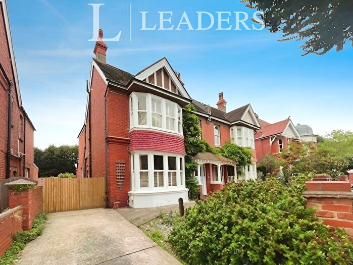 4 Bedroom Semi Detached House To Rent In Pembroke Avenue, Hove, BN3