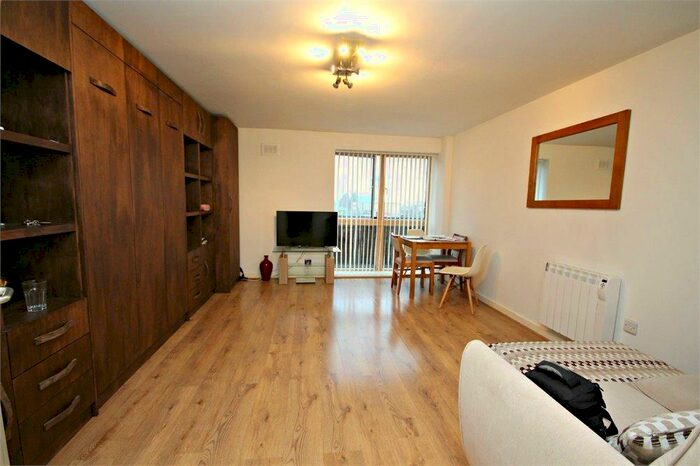 Flat To Rent In Erin Court, Willesden Green, NW2