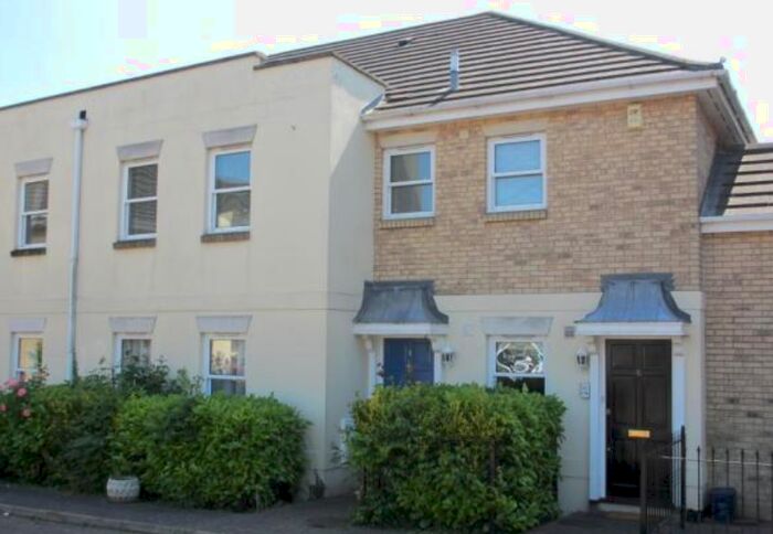 2 Bedroom Flat To Rent In Station Approach, Hockley, Essex, SS5