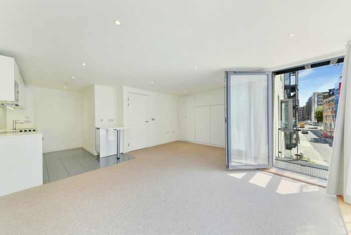 Studio To Rent In Angel Waterside, Islington, London, N1