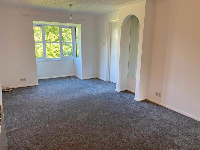 2 Bedroom Flat To Rent In Cooper Close, Greenhithe, DA9