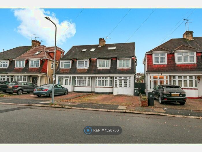 4 Bedroom Semi-Detached House To Rent In Marlands Road, Ilford, IG5