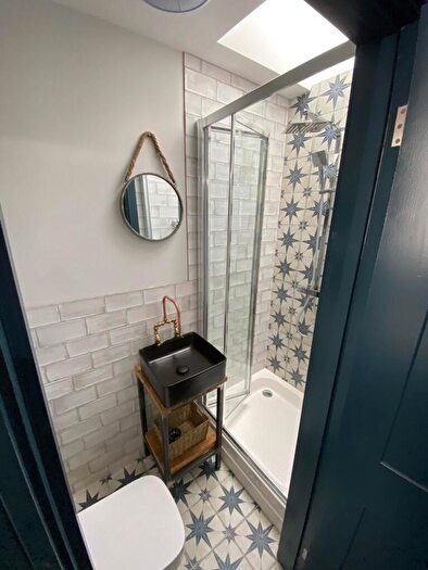 5 Bedroom House To Rent In Daisy Road, Birmingham, B16