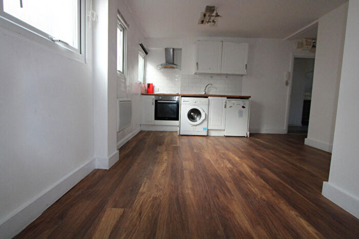 Studio To Rent In Cranfield Close, London, SE27