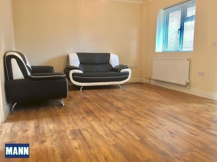 4 Bedroom House To Rent In Restons Crescent, Avery Hill, SE9