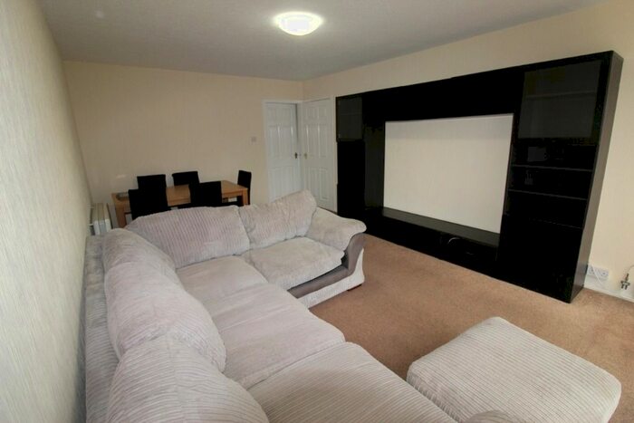 2 Bedroom Flat To Rent In George Street, Paisley, Renfrewshire, PA1