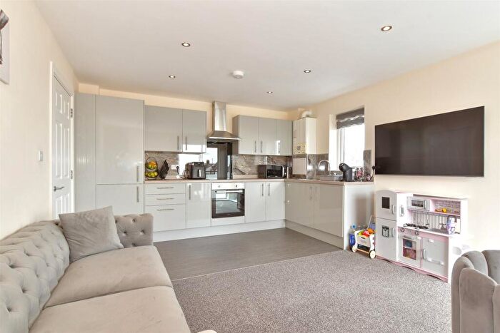2 Bedroom Flat For Sale In London Road, Sittingbourne, Kent, ME10