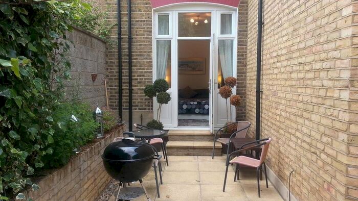 1 Bedroom Flat To Rent In Luxury Flat In Epsom Road, Waddon, Croydon, CR0