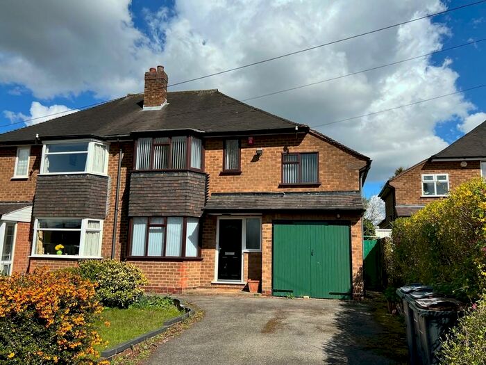 3 Bedroom SemiDetached House For Sale In Russell Bank Road, Four Oaks, B74
