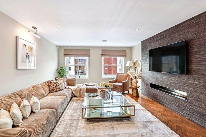 3 Bedroom Mews To Rent In Hays Mews, Mayfair, W1J