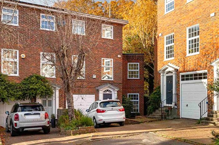 5 Bedroom Terraced House To Rent In Heatherdale Close, Kingston, Next To Richmond Park, KT2
