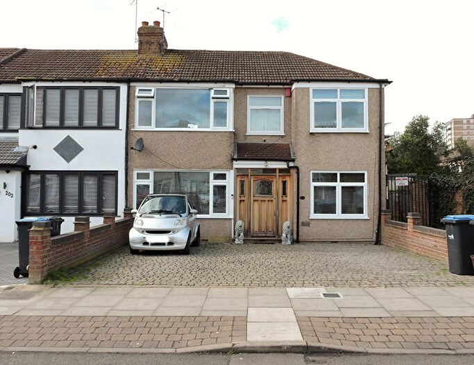 5 Bedroom End Of Terrace House For Sale In Albany Park Avenue, Enfield, Middlesex, EN3