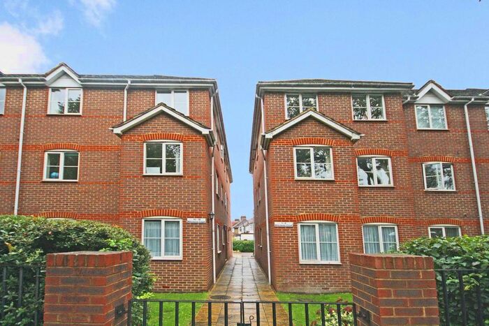 1 Bedroom Flat To Rent In London Road, Isleworth, TW7