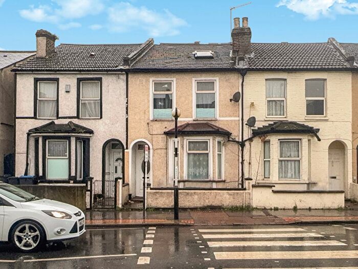 3 Bedroom Terraced House For Sale In Whitehorse Road, Thornton Heath, CR7