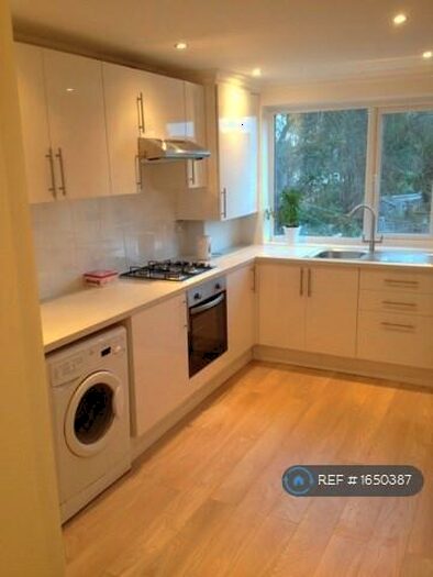 3 Bedroom Terraced House To Rent In Waverley Road, Reading, RG30