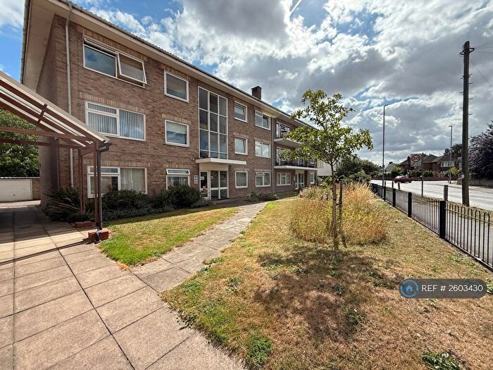 3 Bedroom Flat To Rent In Carlton Way, Cambridge, CB4