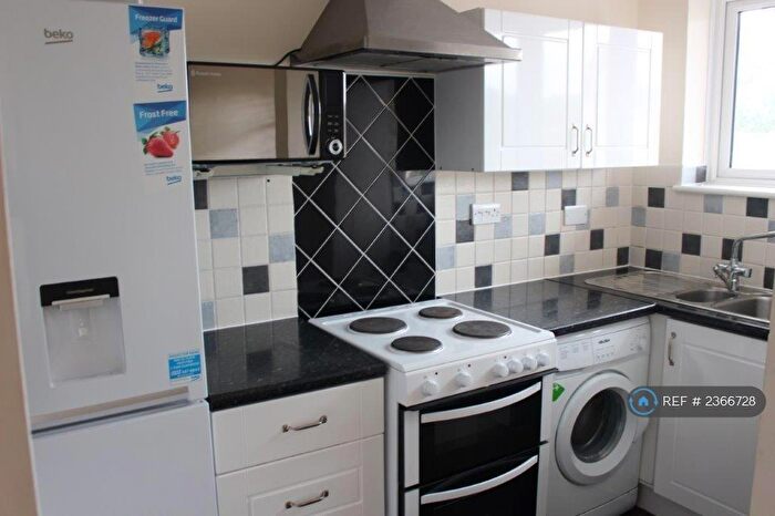 2 Bedroom Flat To Rent In Fernleigh Court, Farnborough, GU14