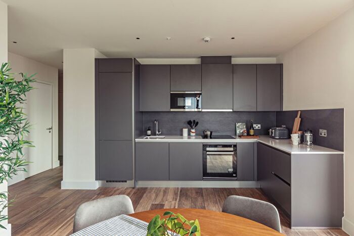 2 Bedroom Flat To Rent In Copperas Court, London, SE8