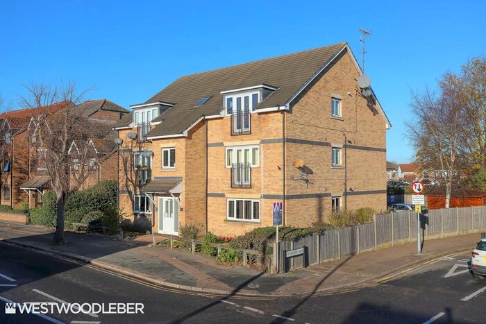 2 Bedroom Apartment To Rent In Windmill Lane, Cheshunt, EN8