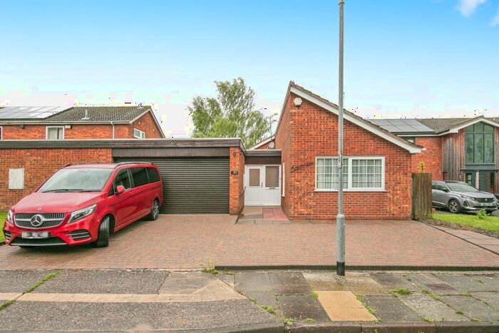 3 Bedroom Bungalow For Sale In Henley Road, Ipswich, IP1