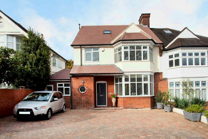 6 Bedroom Semi-Detached House To Rent In Creighton Avenue, East Finchley, N2