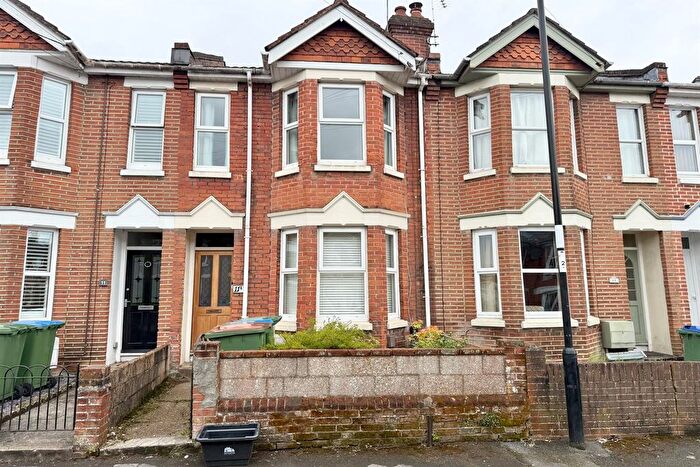 3 Bedroom Flat To Rent In Cecil Avenue, SO16