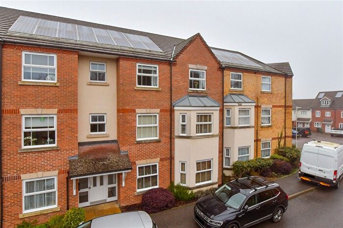 2 Bedroom Flat For Sale In Hawkes Way, Maidstone, Kent, ME15