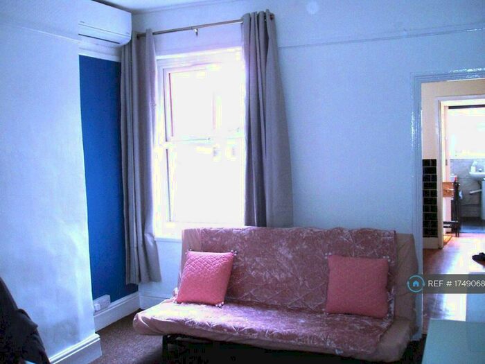 1 Bedroom Flat To Rent In Queensland Avenue, Coventry, CV5