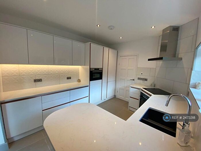 3 Bedroom Detached House To Rent In Kidbrooke Grove, London, SE3