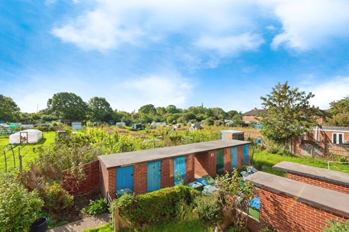 2 Bedroom Flat For Sale In Pennine Road, Southampton, SO16
