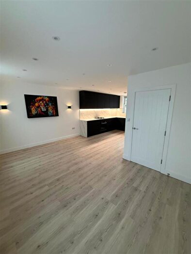 3 Bedroom Flat To Rent In Upland Road, London, SE22