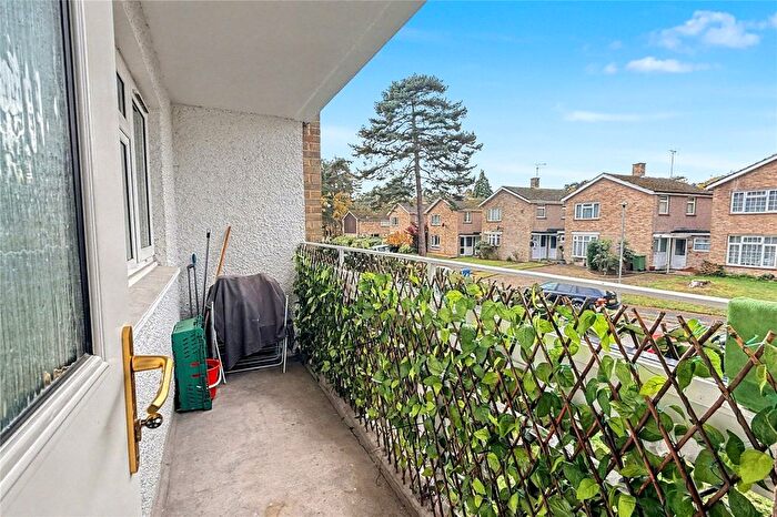 2 Bedroom Flat For Sale In Uffington Drive, Bracknell, Berkshire, RG12
