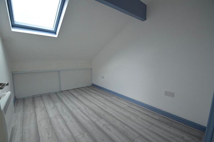 1 Bedroom Flat To Rent In Cross Street, Sale, M33