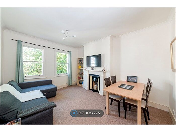 2 Bedroom Flat To Rent In St. Luke's Avenue, London, SW4
