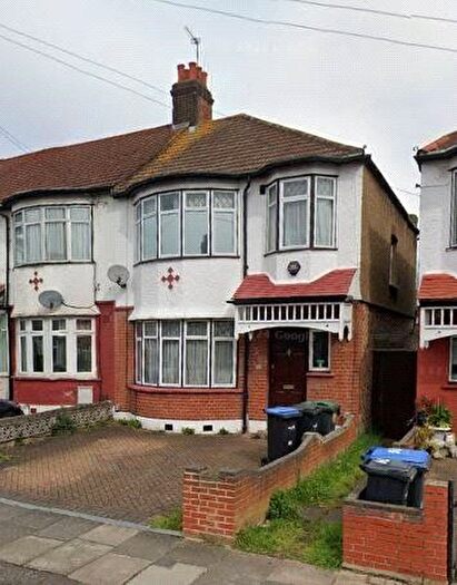 3 Bedroom Semi-Detached House To Rent In Crawford Gardens, London, N13