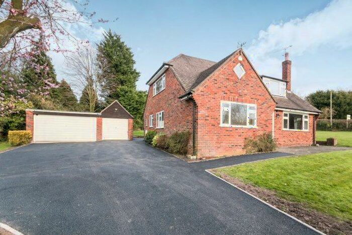 4 Bedroom Chalet To Rent In Badshot Lea, Farnham, GU9