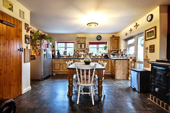 5 Bedroom Detached House For Sale In Tamworth Road, Keresley End, CV7