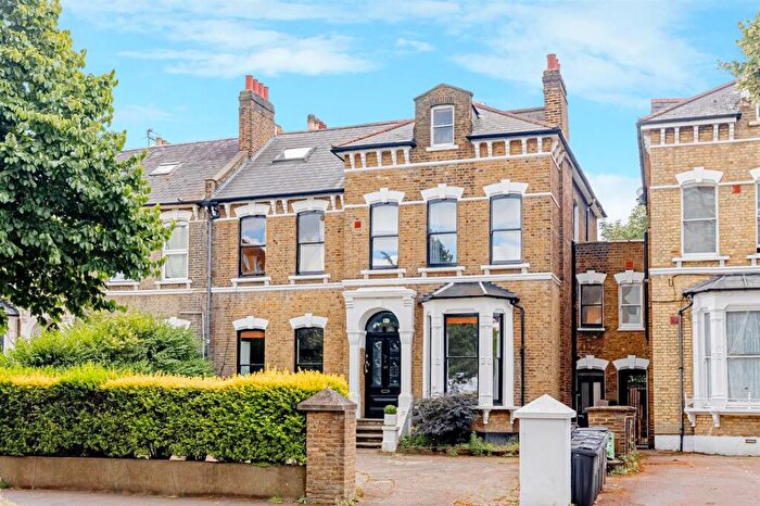 4 Bedroom Flat For Sale In Amhurst Park, London, N16