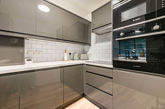 2 Bedroom Flat To Rent In Sinclair Gardens, West Kensington, London, W14
