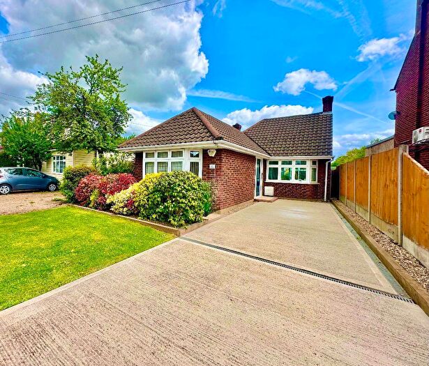 2 Bedroom Bungalow For Sale In Hubbards Chase, Hornchurch, RM11
