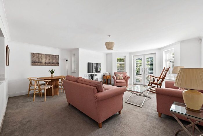 2 Bedroom Flat For Sale In Landscape Road, Warlingham, CR6