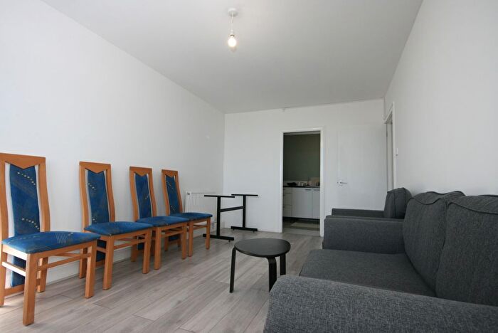 2 Bedroom Flat To Rent In Bonner Road, London, E2