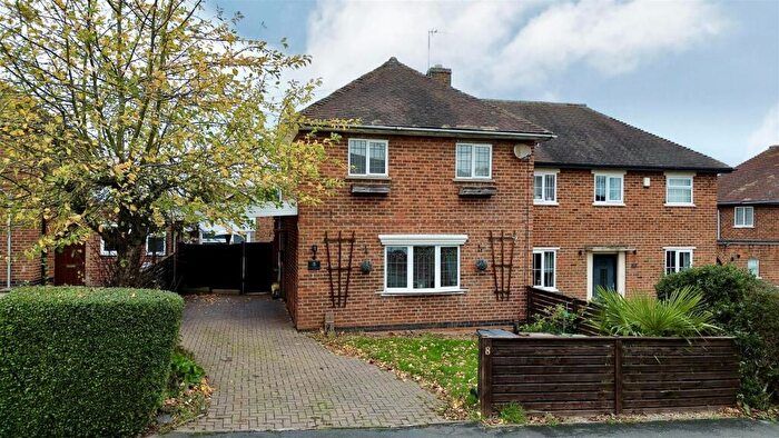 3 Bedroom Semi-Detached House For Sale In Walnut Road, Loughborough, LE11