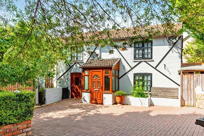 3 Bedroom Detached House For Sale In Rushden Road, Milton Ernest, Bedford, MK44