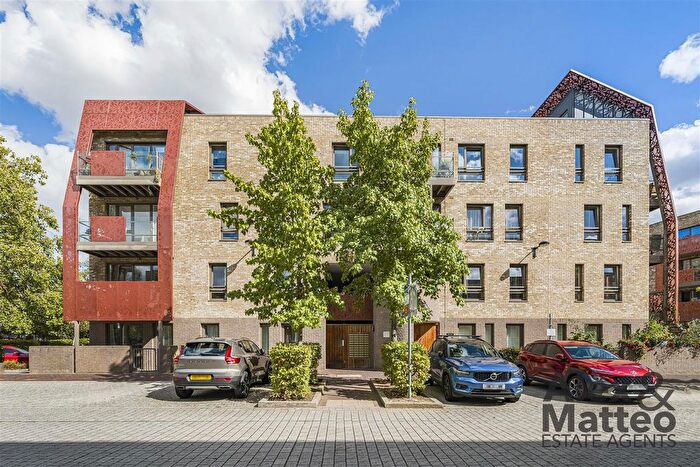2 Bedroom Flat For Sale In Redwood Park, Canada Water, SE16